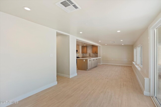 Building Photo - 7754 E Verde Ln