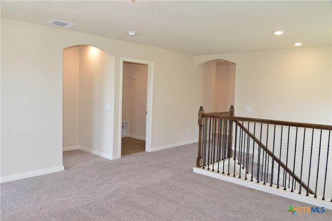 Building Photo - 741 Farmers Dell