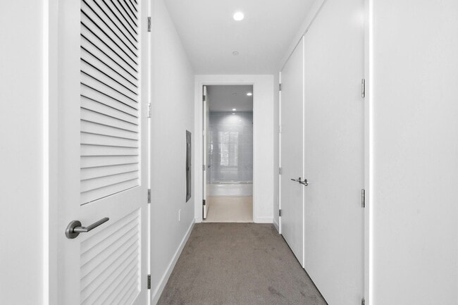 Building Photo - 400 Central Ave