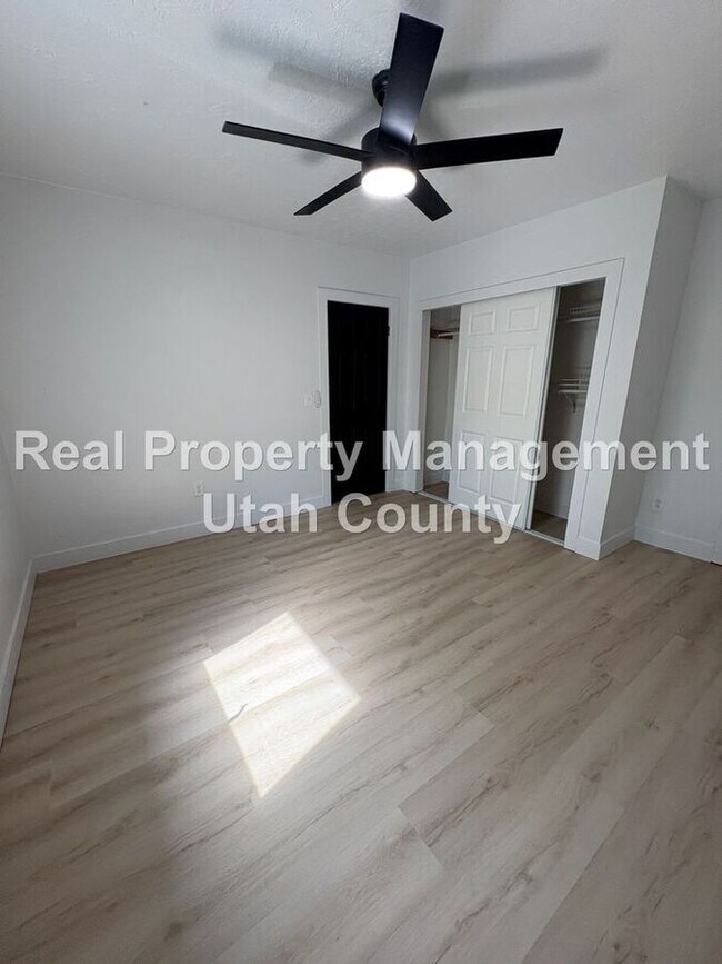 Building Photo - 9580 N Cyn Rd