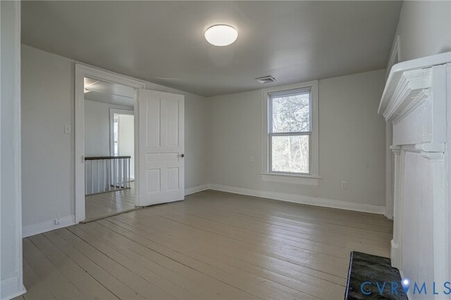 Building Photo - 5277 River Rd W