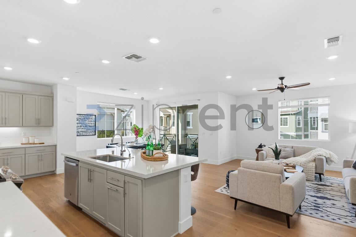 Building Photo - 37380 Watersail Way