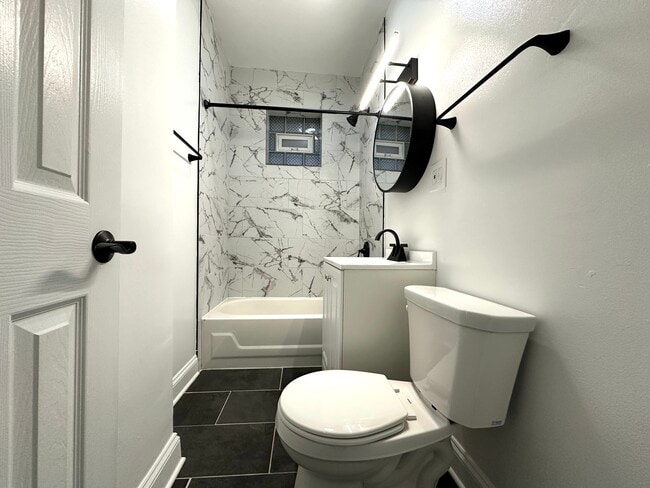 Building Photo - 2605 N Spaulding Ave