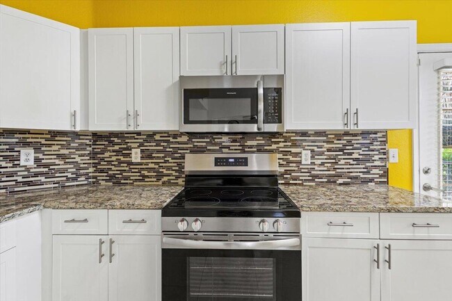 Building Photo - 110 SW Peacock Blvd