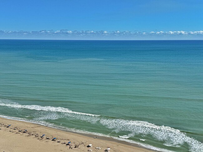 Building Photo - 3000 N Ocean Dr