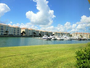 Building Photo - 8 Harbour Isle Dr E