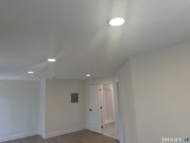 Building Photo - 424 Thrall Ave