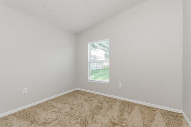 Building Photo - 263 Kings Pond Ave