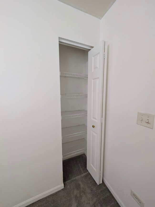 Building Photo - 2551 Oak Tree Ln