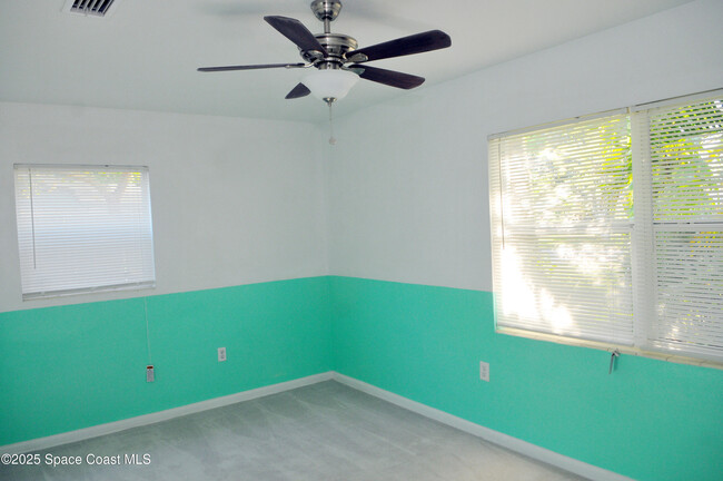 Building Photo - 306 3rd St