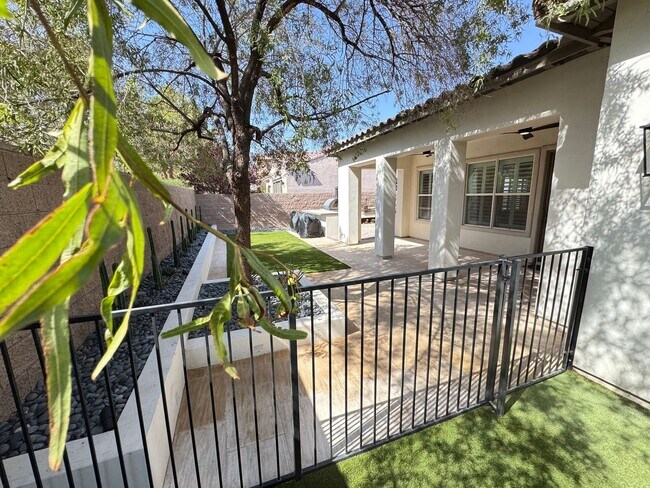 Building Photo - Southern Highlands Gem | 3 Bed, 2.5 Bath w...