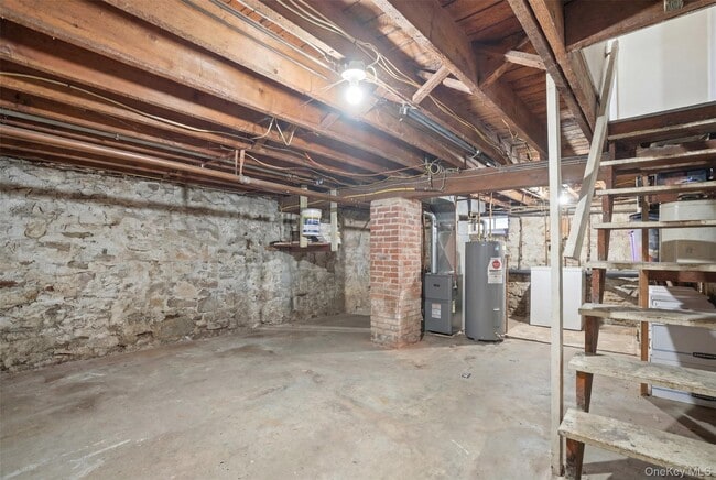 Building Photo - 14 Church St