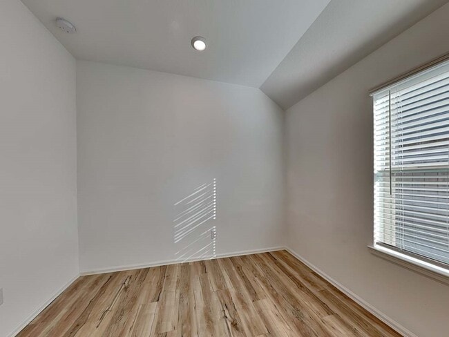 Building Photo - 502 Pecan Landing Ln