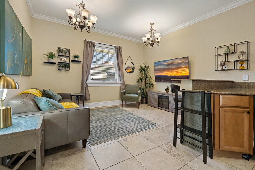 Building Photo - 509 S Willow Ave