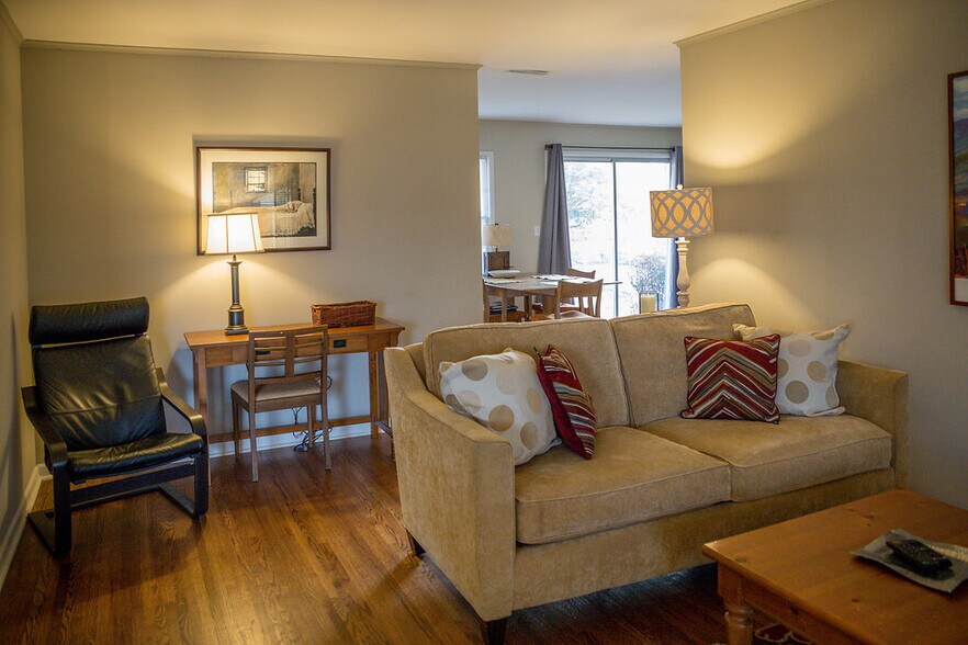 Building Photo - 4350 E 60th St