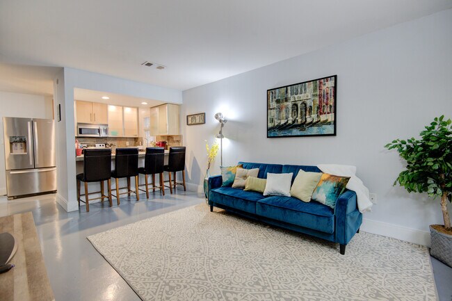 Building Photo - 636 Chipley Ave