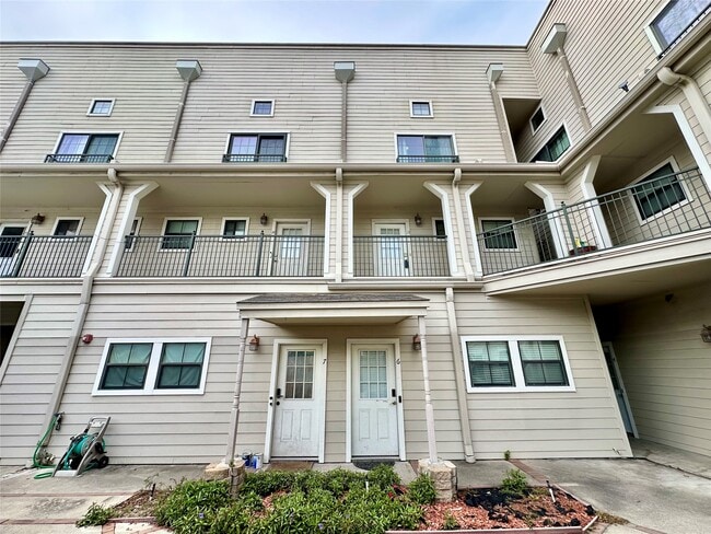 Building Photo - 1602 Elgin St