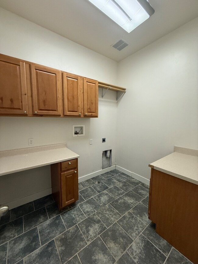 Building Photo - 2630 New Orchard Ct