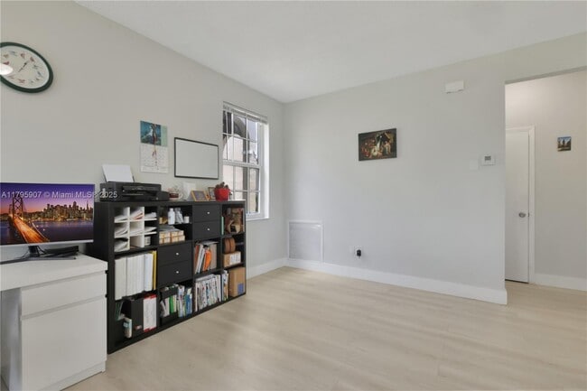 Building Photo - 150 NW 151st Ave