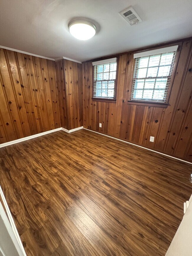 Building Photo - 5br home off S. Milledge For Rent