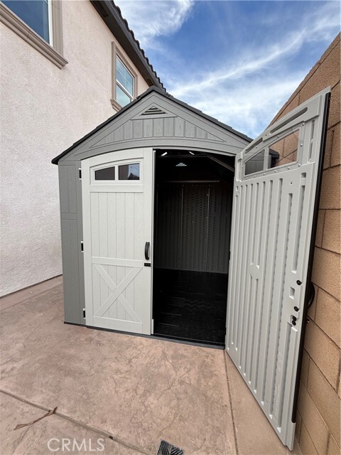 Building Photo - 7398 N Maple Ave