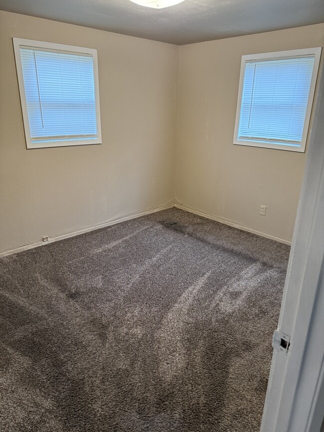 Building Photo - 182 Garrett Dr