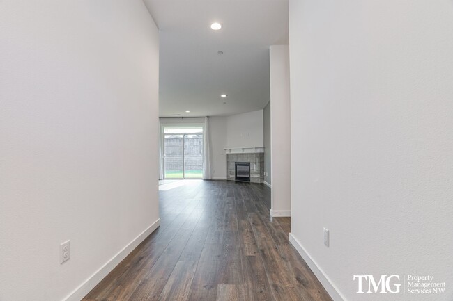 Building Photo - Single level 4 Bedroom 2 Bathroom Home in ...