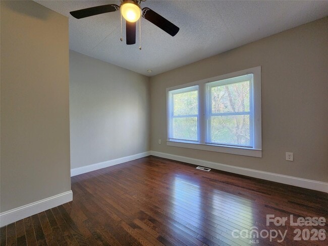 Building Photo - 121 Willow Ln NW