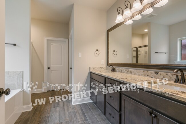 Building Photo - 612 Claiborne Trails Dr