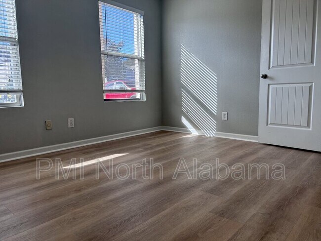 Building Photo - 379 Jasmine Dr