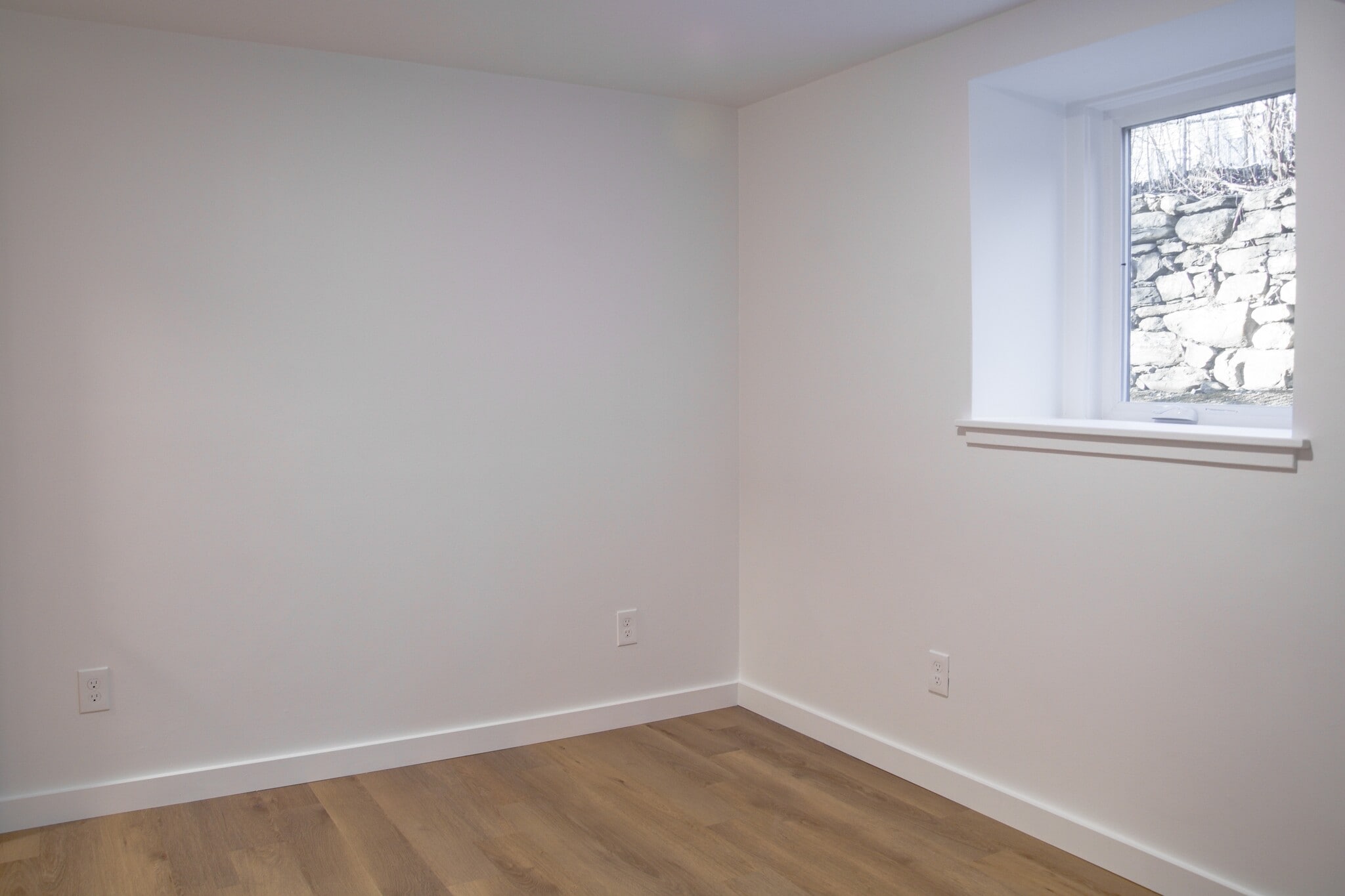 Building Photo - 548 Main St