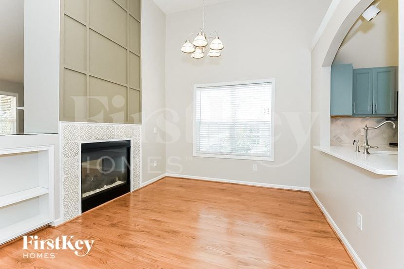 Building Photo - 307 White Oak Way