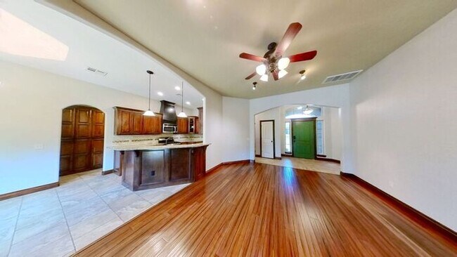 Building Photo - Yukon 4 Bed