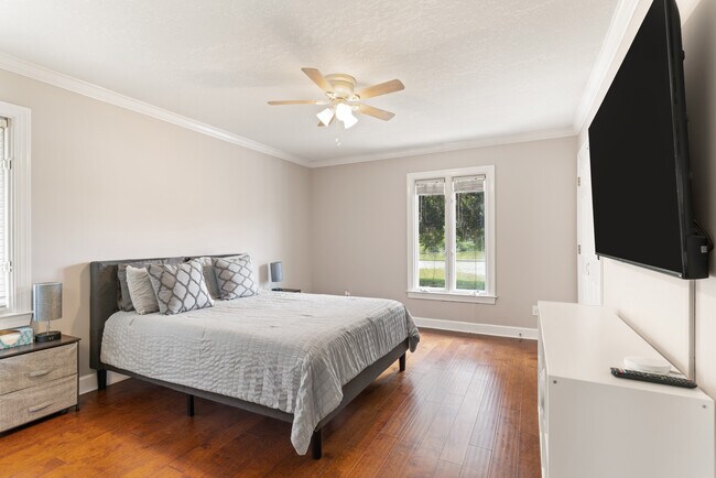 Building Photo - 168 Palmera Ln