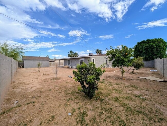Building Photo - 13208 W Tuckey Ln