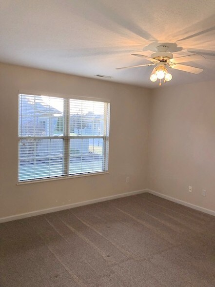Building Photo - 5250 Coventry Ln