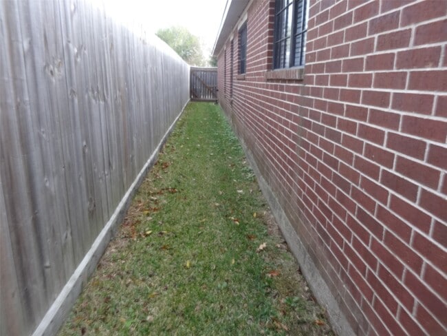 Building Photo - 1606 Quail Run