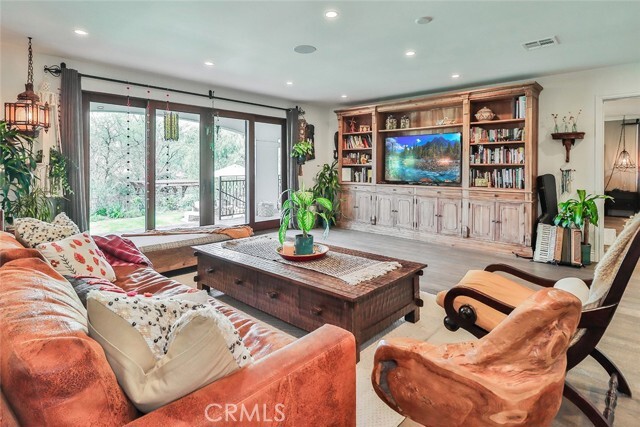Building Photo - 5617 Colodny Dr