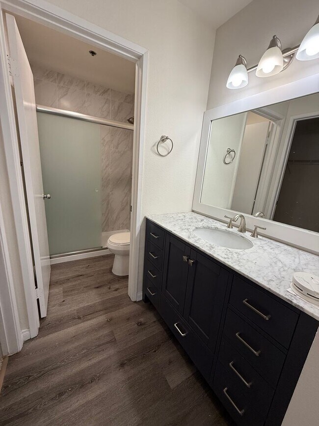 Building Photo - Cute and Cozy 2Br/2Ba second floor Condo in The Summit