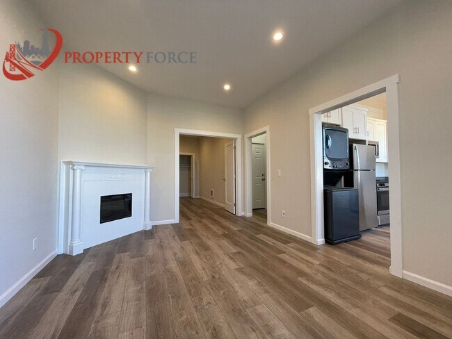 Building Photo - 666-668-668 S Van Ness Ave