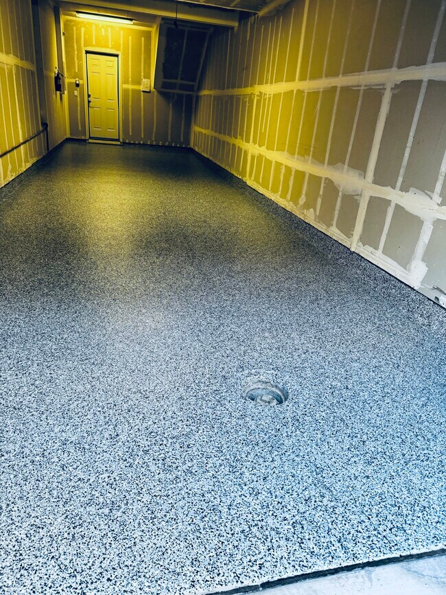 Building Photo - 1585 Agnew Road