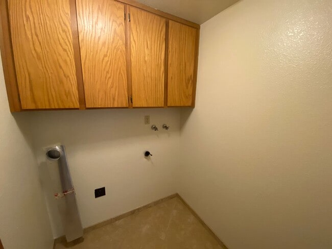 Building Photo - Well Maintained, Large Corner Lot