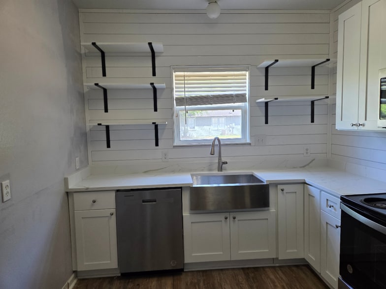 Kitchen - 601 S Cedar St