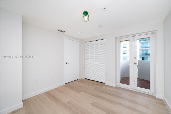 Building Photo - 1712 SW 2nd Ave