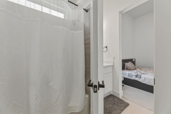 Building Photo - 2941 Delaware St