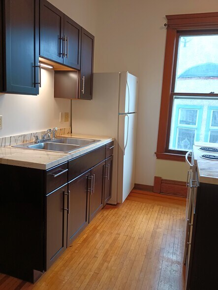 Building Photo - 1815 10th Ave S