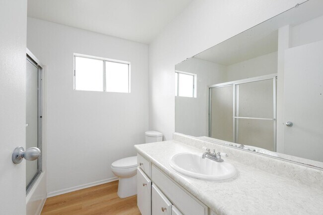 Building Photo - Charming Artesia Gem!