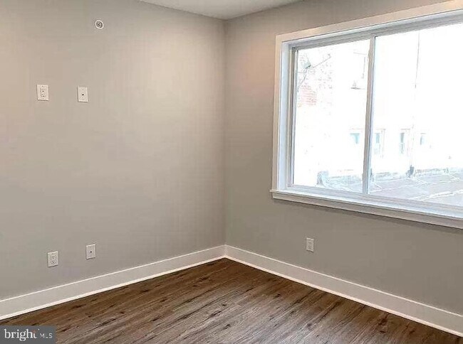 Building Photo - 2425 Frankford Ave