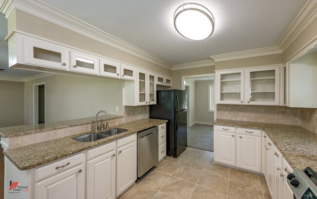 Building Photo - Move in Special 1k off the First Months Rent!