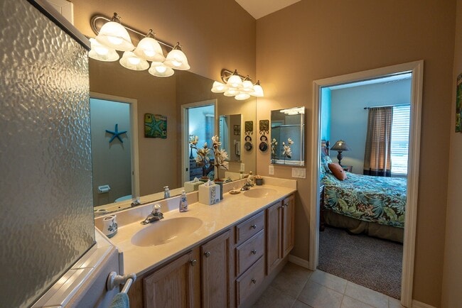 Building Photo - "Charming Englewood Gem: 2 Beds, 2 Baths in Oyster Creek Gated Golf Community